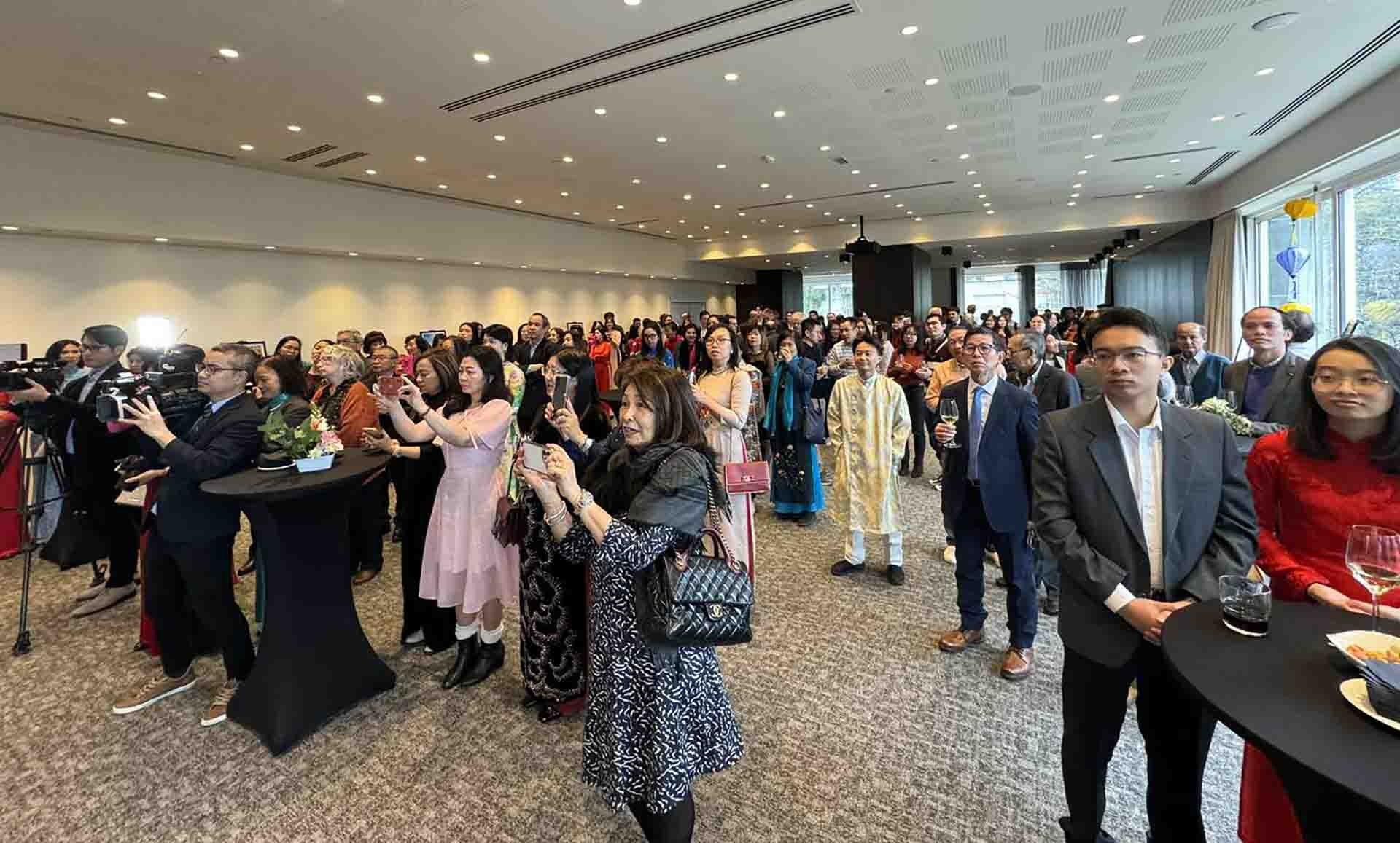 Tết cộng đồng mừng Xuân Giáp Thìn 2024 tại Bỉ: Ấm áp và đậm đà bản sắc dân tộc Tết cộng đồng mừng Xuân Giáp Thìn 2024 tại Bỉ: Ấm áp và đậm đà bản sắc dân tộc