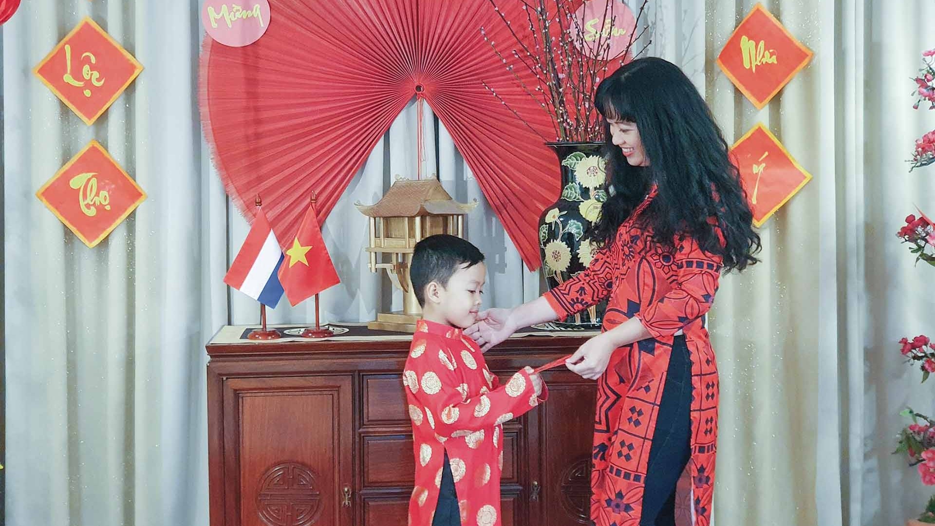 Nghĩ về bản sắc Việt: Mang Tết đi, rồi trở về với Tết