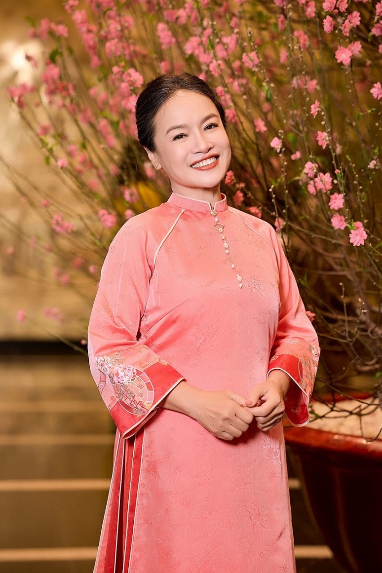 NSƯT Tú Oanh sẽ xuất hiện trong chương trìnhTáo Quân, phát sóng vào đêm 30 Tết. (Ảnh: Thành Đạt) NSƯT Tú Oanh sẽ xuất hiện trong chương trìnhTáo Quân, phát sóng vào đêm 30 Tết. (Ảnh: Thành Đạt)