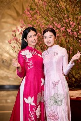 Ghi hình chương trình Tết 2024: Dàn nữ diễn viên truyền hình chọn áo dài sắc Xuân do Hoa hậu Ngọc Hân thiết kết