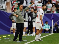 Asian Cup 2023: HLV đội tuyển Iran Amir Ghalehnoei thể hiện quyết tâm trước trận bán kết với Qatar
