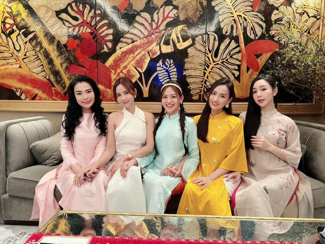 Sao Việt đón Tết