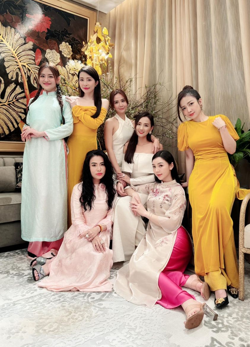 Sao Việt đón Tết