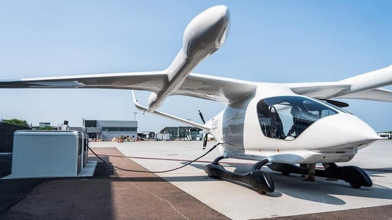 Mỹ triển khai trạm sạc đầu tiên cho máy bay điện