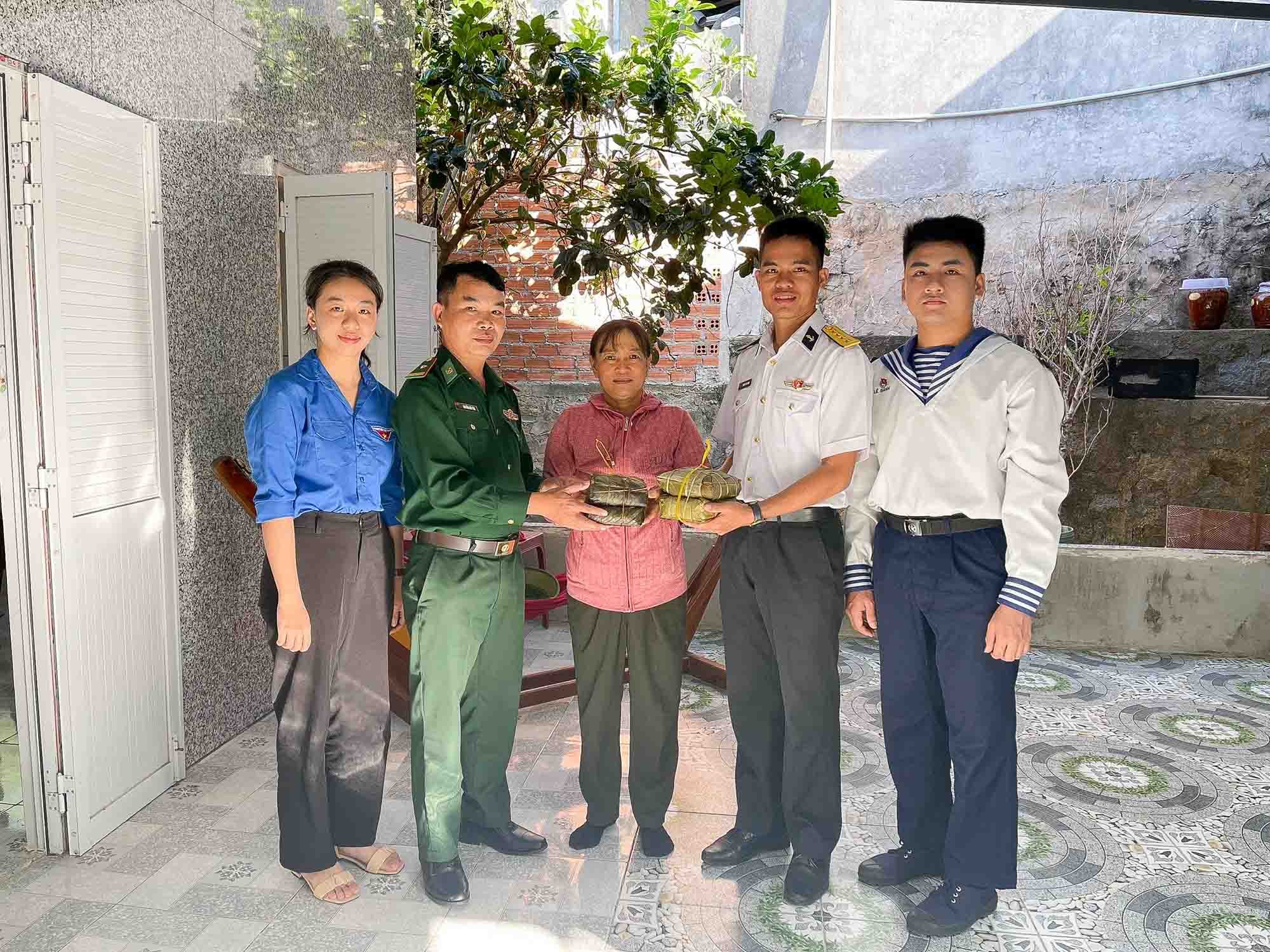 Lực lượng hải quân đón Tết thế nào?