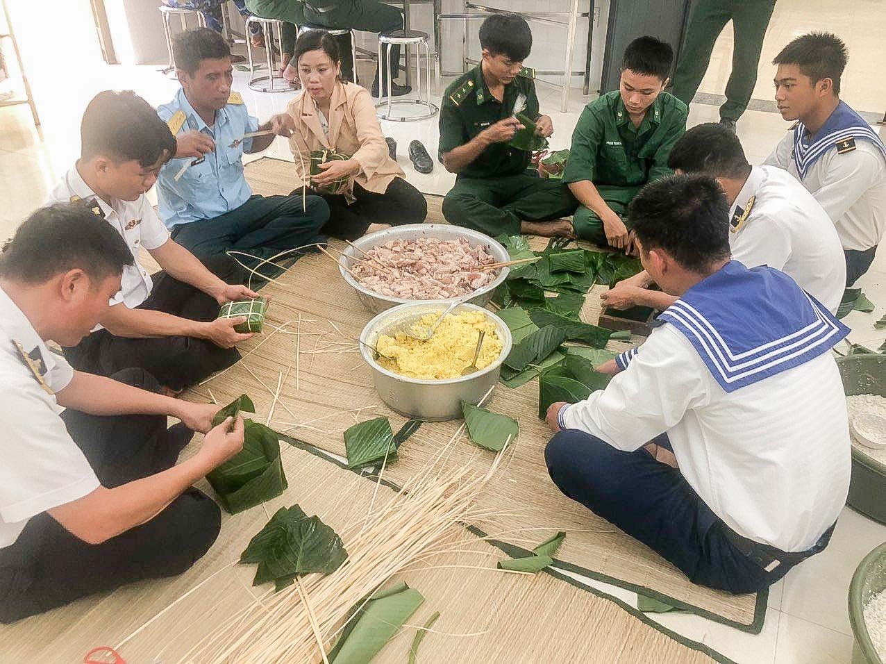 Lực lượng hải quân đón Tết thế nào?