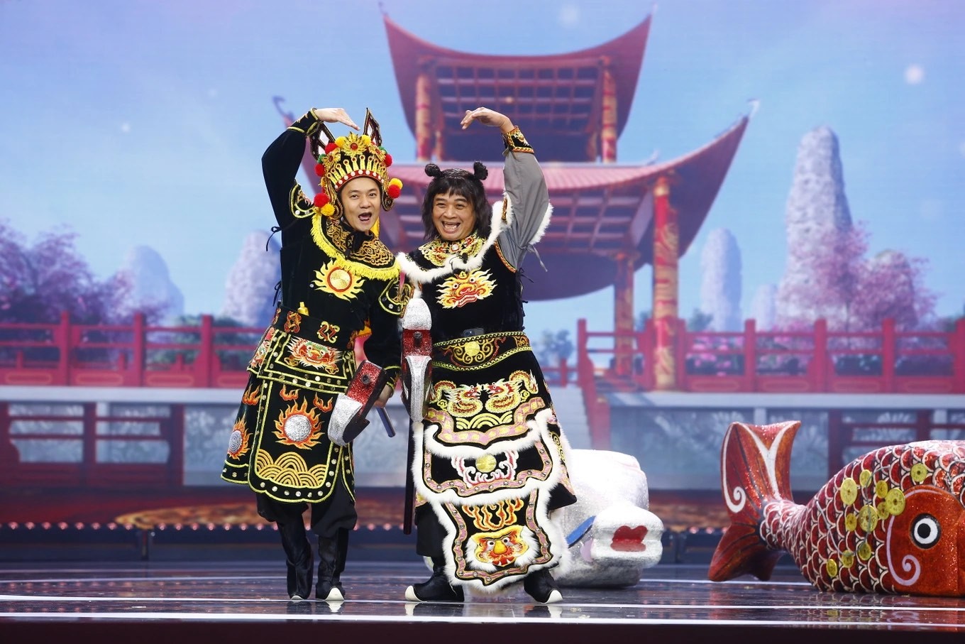 NSƯT Tiến Minh (phải) đảm nhận vai Thiên Lôi. (Nguồn: VFC)