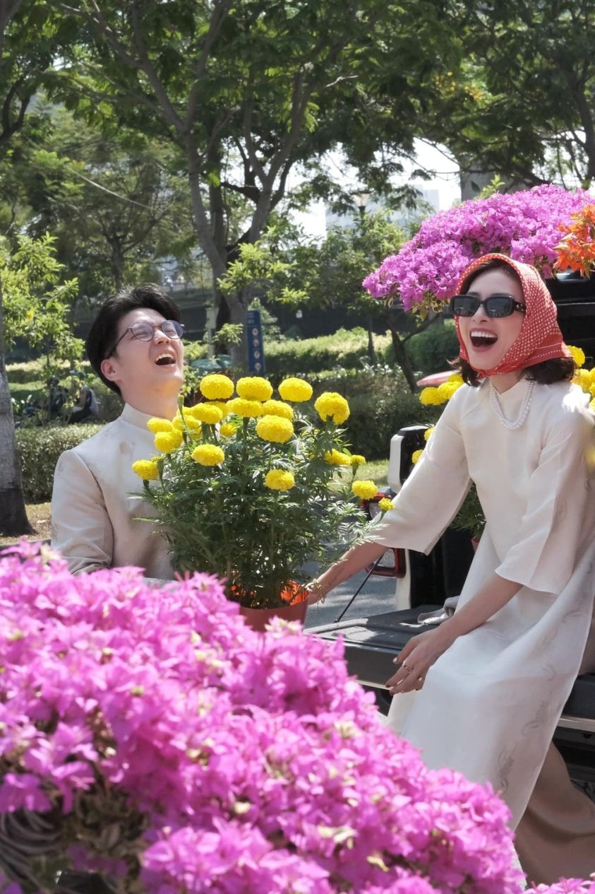 Sao Việt gói bánh chưng...