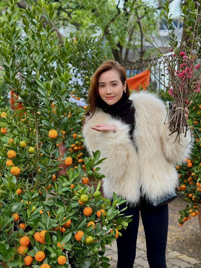 Sao Việt gói bánh chưng...