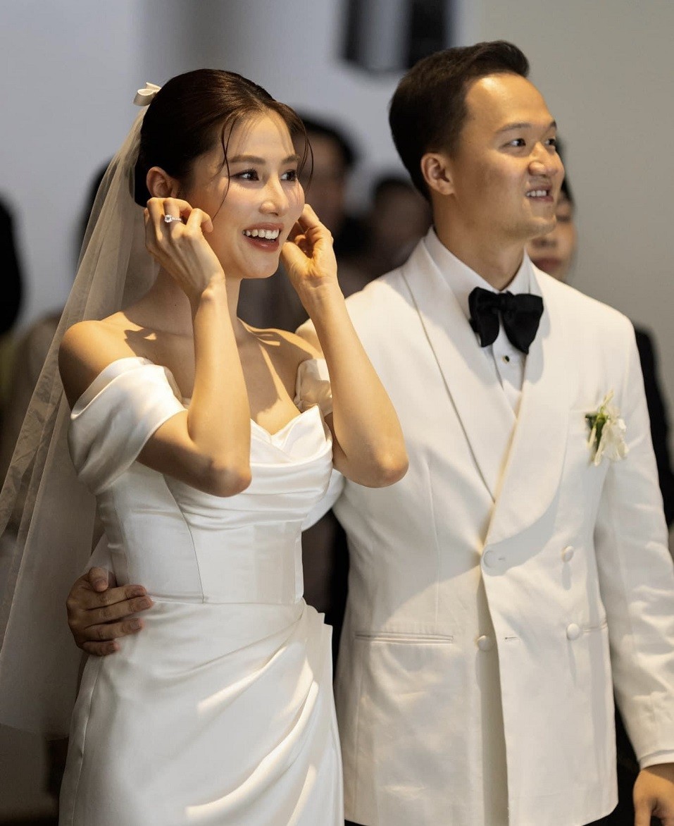 Diễm My 9X khoe ảnh biệt thự sang trọng được trang hoàng chu đáo đón Tết Nguyên đán