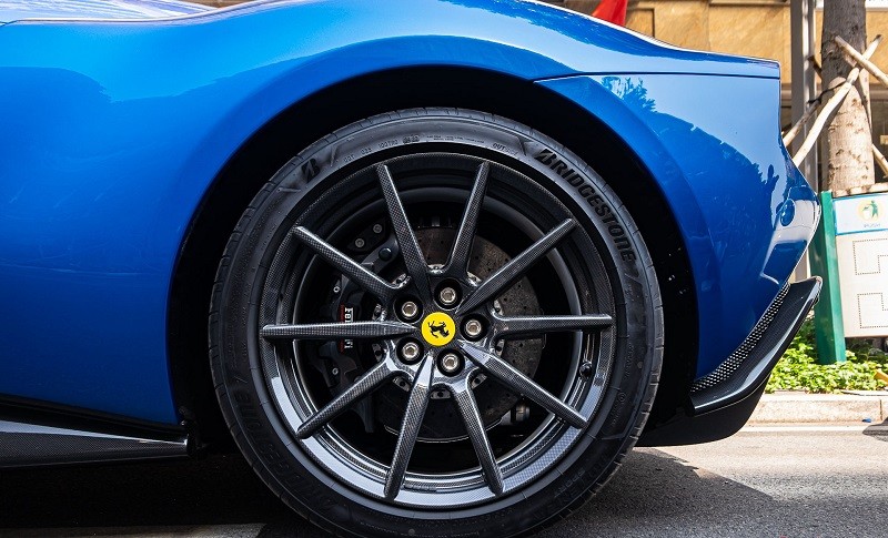 Cận cảnh siêu xe Ferrari 296 GTS vừa về Việt Nam, giá hơn 31 tỷ đồng Cận cảnh siêu xe Ferrari 296 GTS vừa về Việt Nam, giá hơn 31 tỷ đồng