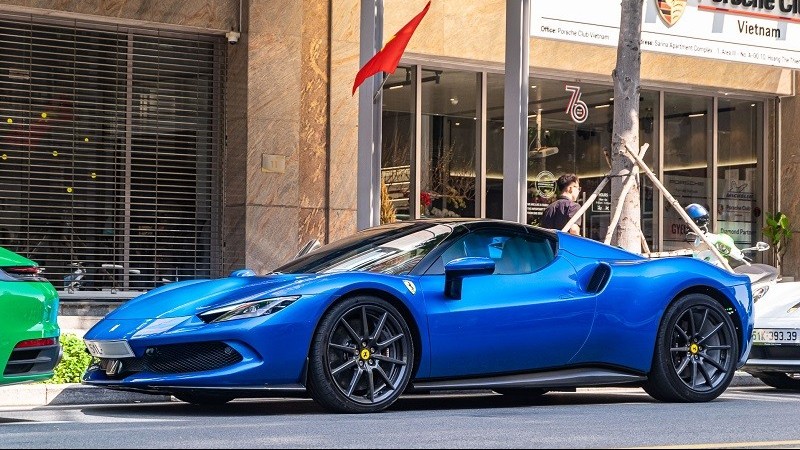 Cận cảnh siêu xe Ferrari 296 GTS vừa về Việt Nam, giá hơn 31 tỷ đồng