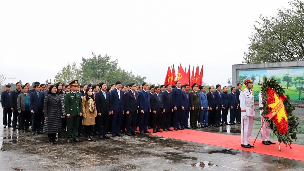 Phú Thọ: Dâng hương tưởng nhớ, tri ân công đức các Vua Hùng dịp Tết Giáp Thìn 2024