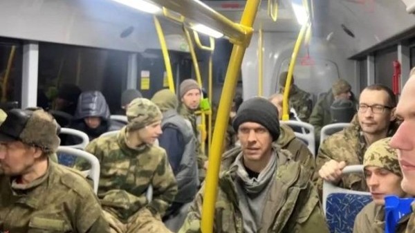 Tiếp tục trao đổi thành công 200 tù binh Nga và Ukraine