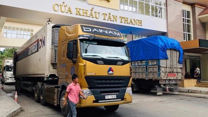 Những chuyến xe xuất nhập khẩu chạy đua với thời gian, thông quan hàng hóa ngày 30 Tết