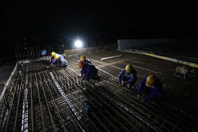 Thi công cầu Hưng Đức trên tuyến cao tốc Bắc-Nam đoạn Diễn Châu - Bãi Vọt. Ảnh: Huy Hùng – TTXVN Thi công cầu Hưng Đức trên tuyến cao tốc Bắc-Nam đoạn Diễn Châu - Bãi Vọt. Ảnh: Huy Hùng – TTXVN