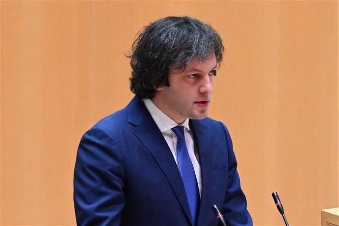 Ông Irakli Kobakhidze, Chủ tịch đảng Giấc mơ Georgia cầm quyền, phát biểu trước Quốc hội tại Tbilisi ngày 8/2/2024. (Nguồn: AFP/TTXVN) Ông Irakli Kobakhidze, Chủ tịch đảng Giấc mơ Georgia cầm quyền, phát biểu trước Quốc hội tại Tbilisi ngày 8/2/2024. (Nguồn: AFP/TTXVN)