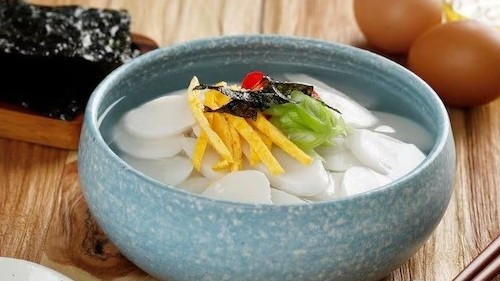 Văn hóa ăn canh Tteokguk dịp Tết Nguyên đán của người Hàn Quốc