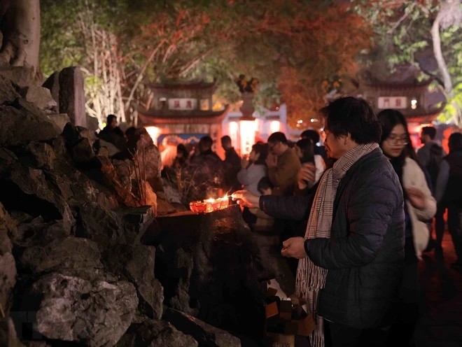 Hàng nghìn du khách ‘xông đất’ Đà Nẵng dịp năm mới Giáp Thìn 2024 Hàng nghìn du khách ‘xông đất’ Đà Nẵng dịp năm mới Giáp Thìn 2024