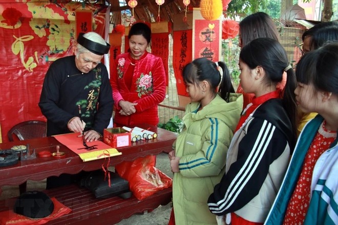 Hàng nghìn du khách ‘xông đất’ Đà Nẵng dịp năm mới Giáp Thìn 2024 Hàng nghìn du khách ‘xông đất’ Đà Nẵng dịp năm mới Giáp Thìn 2024