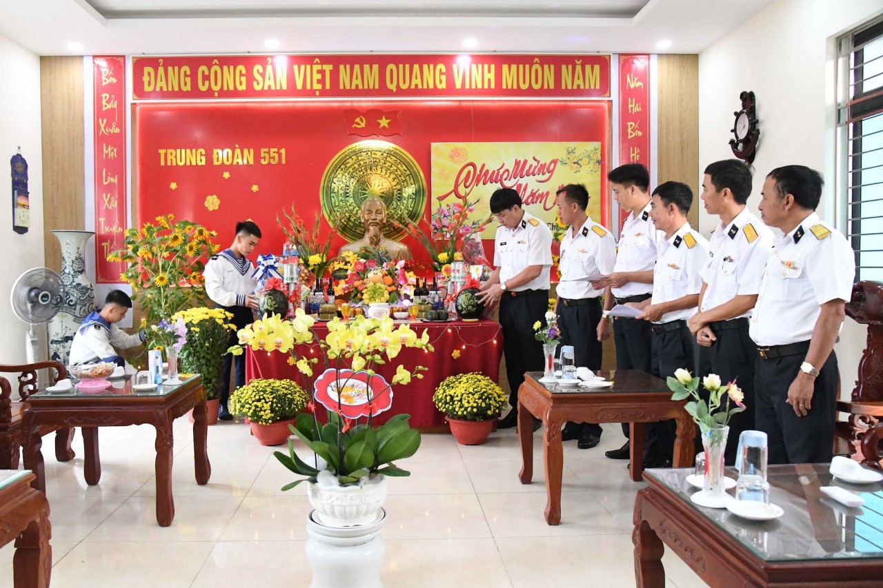 Vùng 5 Hải quân: Vui Xuân, đón Tết, sẵn sàng chiến đấu cao Vùng 5 Hải quân: Vui Xuân, đón Tết, sẵn sàng chiến đấu cao