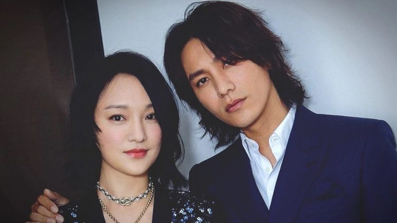 Cbiz: Châu Tấn và Trần Khôn chụp ảnh mừng năm mới Giáp Thìn 2024