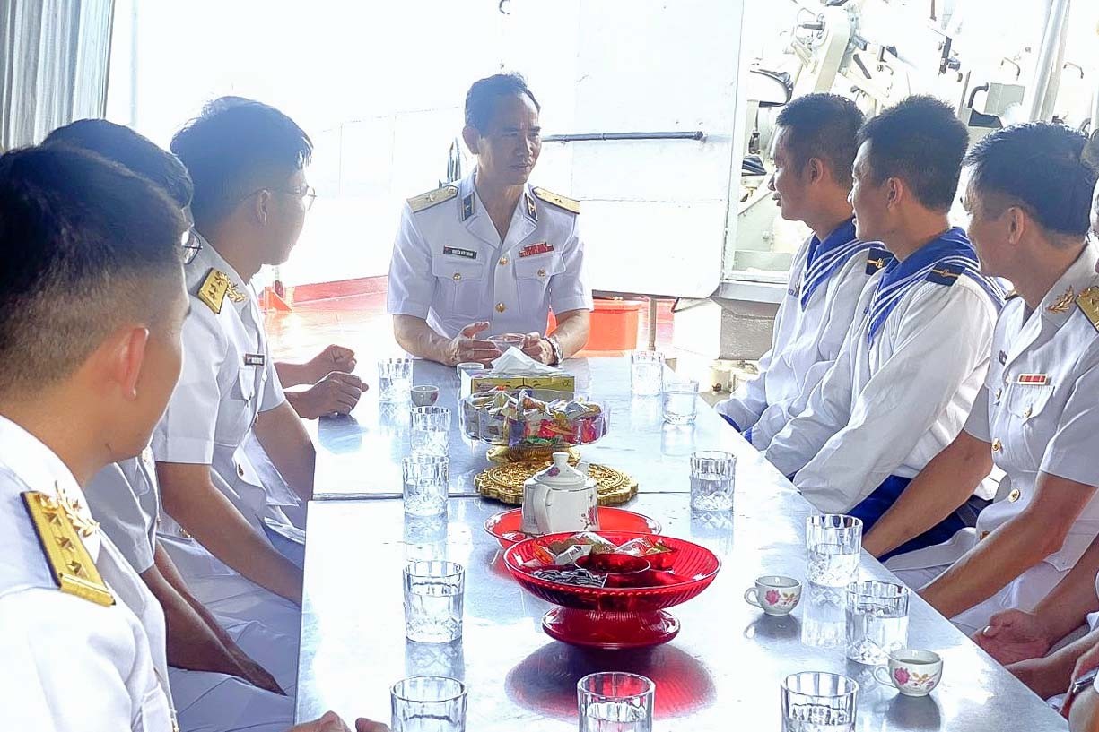 Chính ủy Vùng 5 Hải quân thăm, chúc Tết các đơn vị Chính ủy Vùng 5 Hải quân thăm, chúc Tết các đơn vị