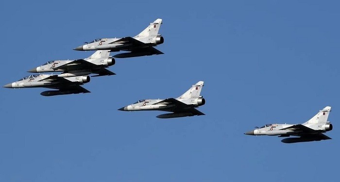 Máy bay chiến đấu Mirage 2000 bay trong cuộc duyệt binh đánh dấu lễ kỷ niệm của Qatar năm 2018. (Nguồn: AFP) Máy bay chiến đấu Mirage 2000 bay trong cuộc duyệt binh đánh dấu lễ kỷ niệm của Qatar năm 2018. (Nguồn: AFP)