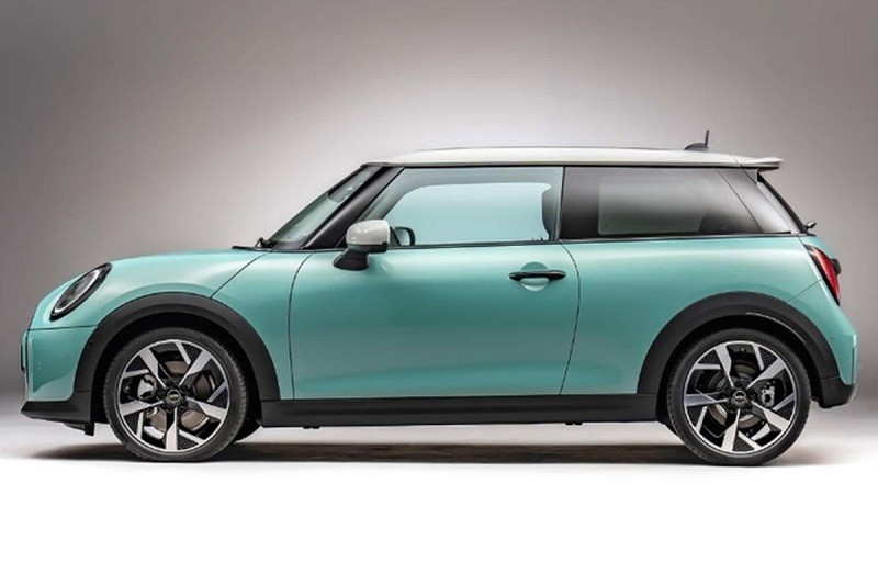 Cận cảnh MINI Cooper 2025 vừa ra mắt, giá khoảng 707 triệu đồng