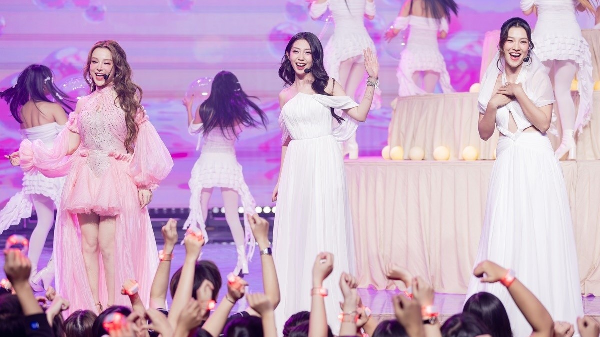 Dàn 'chị đẹp' rạng rỡ hội ngộ trong 'Tết Đẹp'