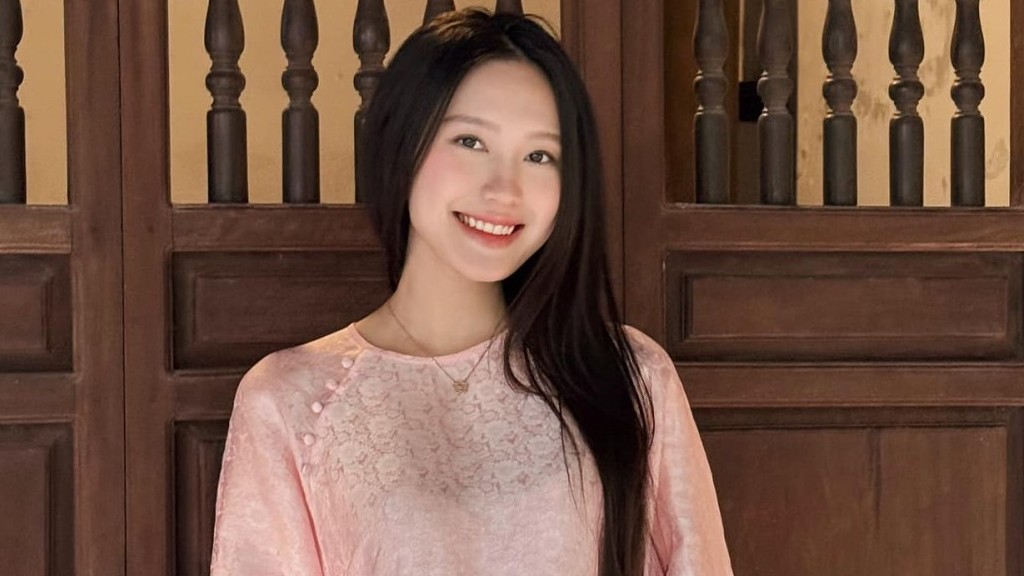 Doãn Hải My đẹp trong veo với tà áo dài ngày Tết