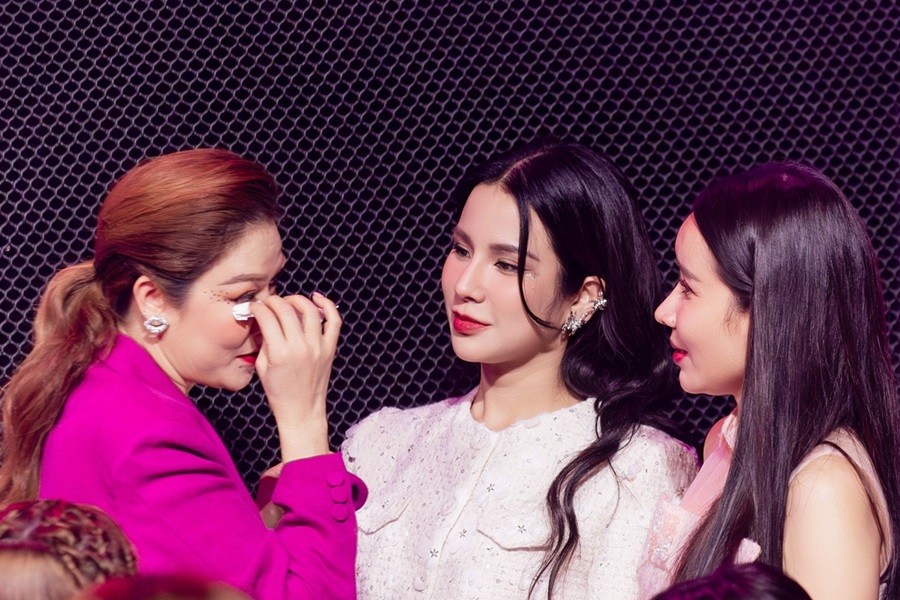 Dàn 'chị đẹp' hội ngộ trong 'Tết đẹp' Dàn 'chị đẹp' rạng rỡ hội ngộ trong 'Tết Đẹp'