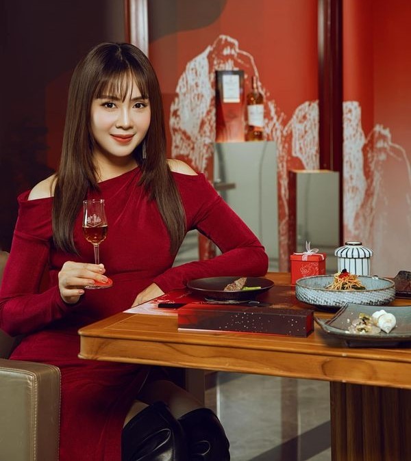 Diễn viên Hồng Diễm