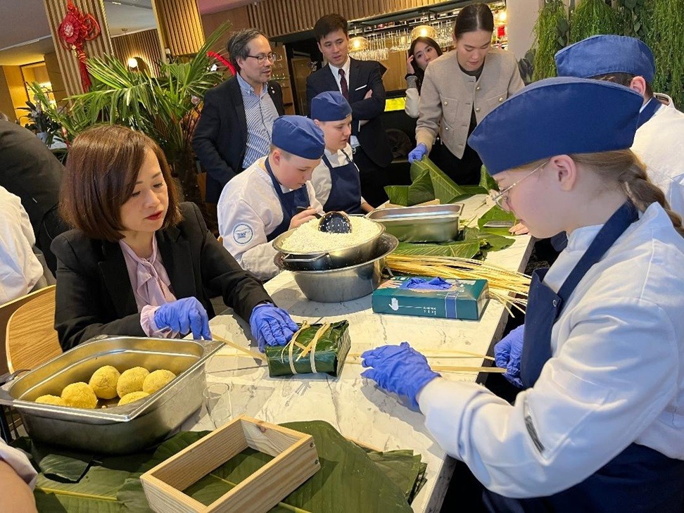 Chuỗi hoạt động mừng Xuân Giáp Thìn 2024 của cộng đồng người Việt Nam tại Ba Lan Chuỗi hoạt động mừng Xuân Giáp Thìn 2024 của cộng đồng người Việt Nam tại Ba Lan