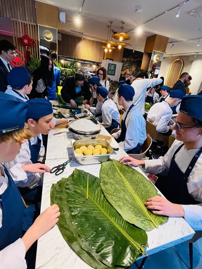 Chuỗi hoạt động mừng Xuân Giáp Thìn 2024 của cộng đồng người Việt Nam tại Ba Lan Chuỗi hoạt động mừng Xuân Giáp Thìn 2024 của cộng đồng người Việt Nam tại Ba Lan