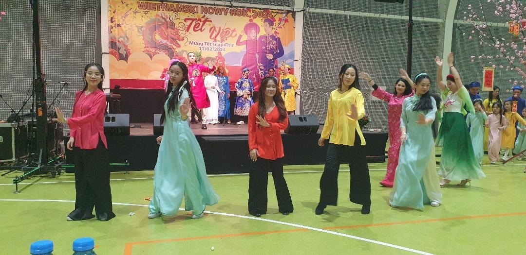 Chuỗi hoạt động mừng Xuân Giáp Thìn 2024 của cộng đồng người Việt Nam tại Ba Lan Chuỗi hoạt động mừng Xuân Giáp Thìn 2024 của cộng đồng người Việt Nam tại Ba Lan