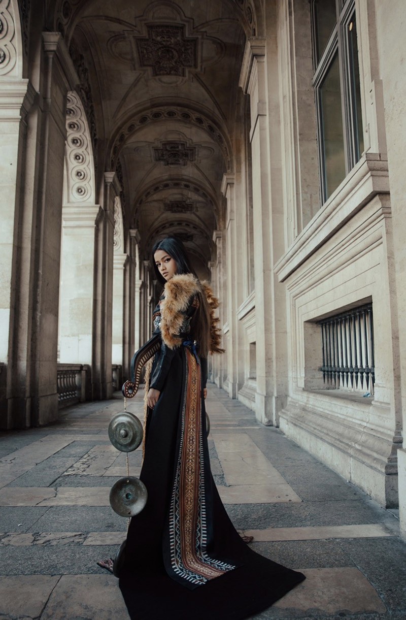 Laisha D.A.M với đôi chân dài miên man chuẩn người mẫu.