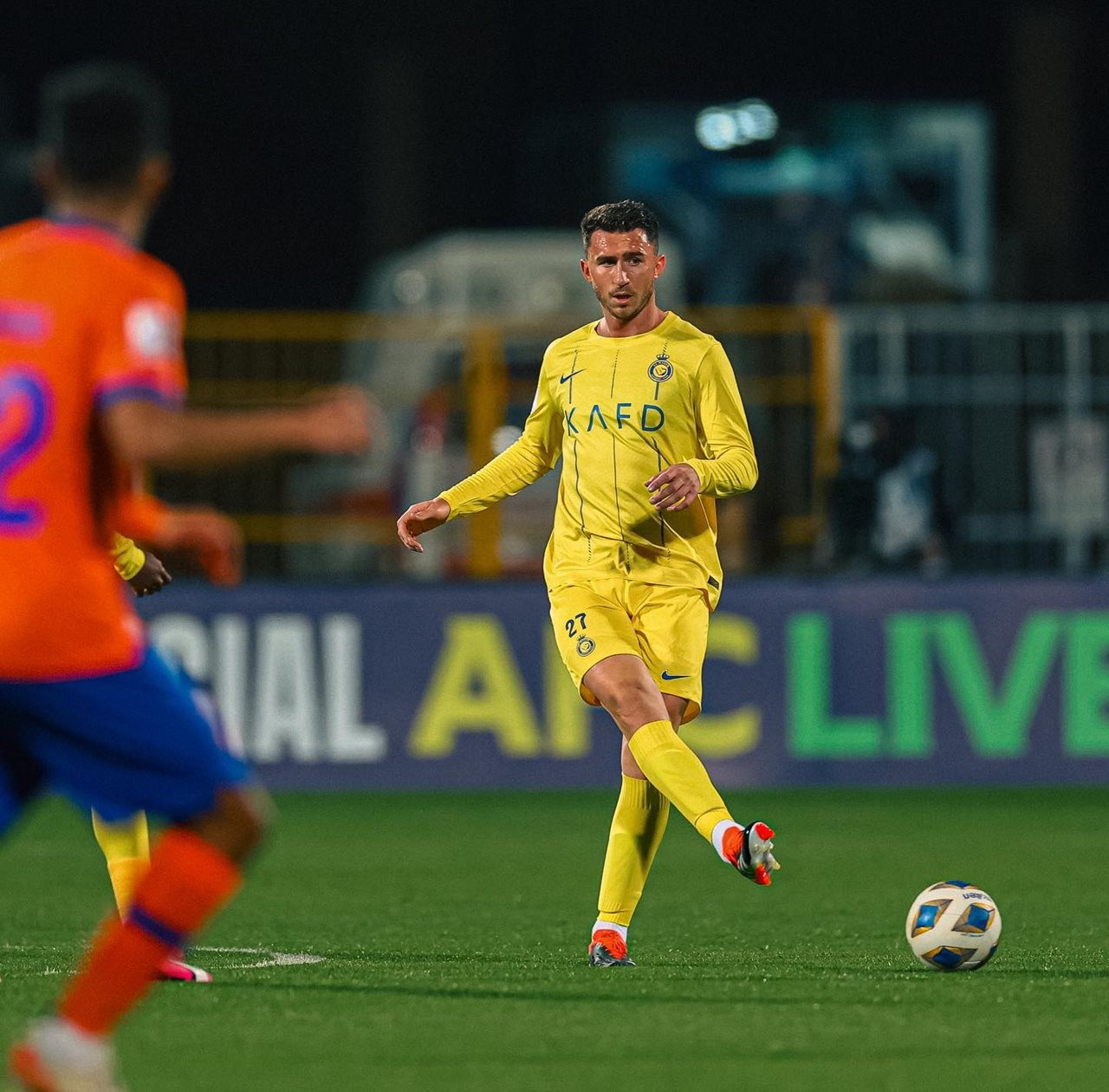 Aymeric Laporte và hàng phòng thủ đội khách đến từ Saudi Arabia chơi khá nhàn ở trận đấu này. Aymeric Laporte và hàng phòng thủ đội khách đến từ Saudi Arabia chơi khá nhàn ở trận đấu này.