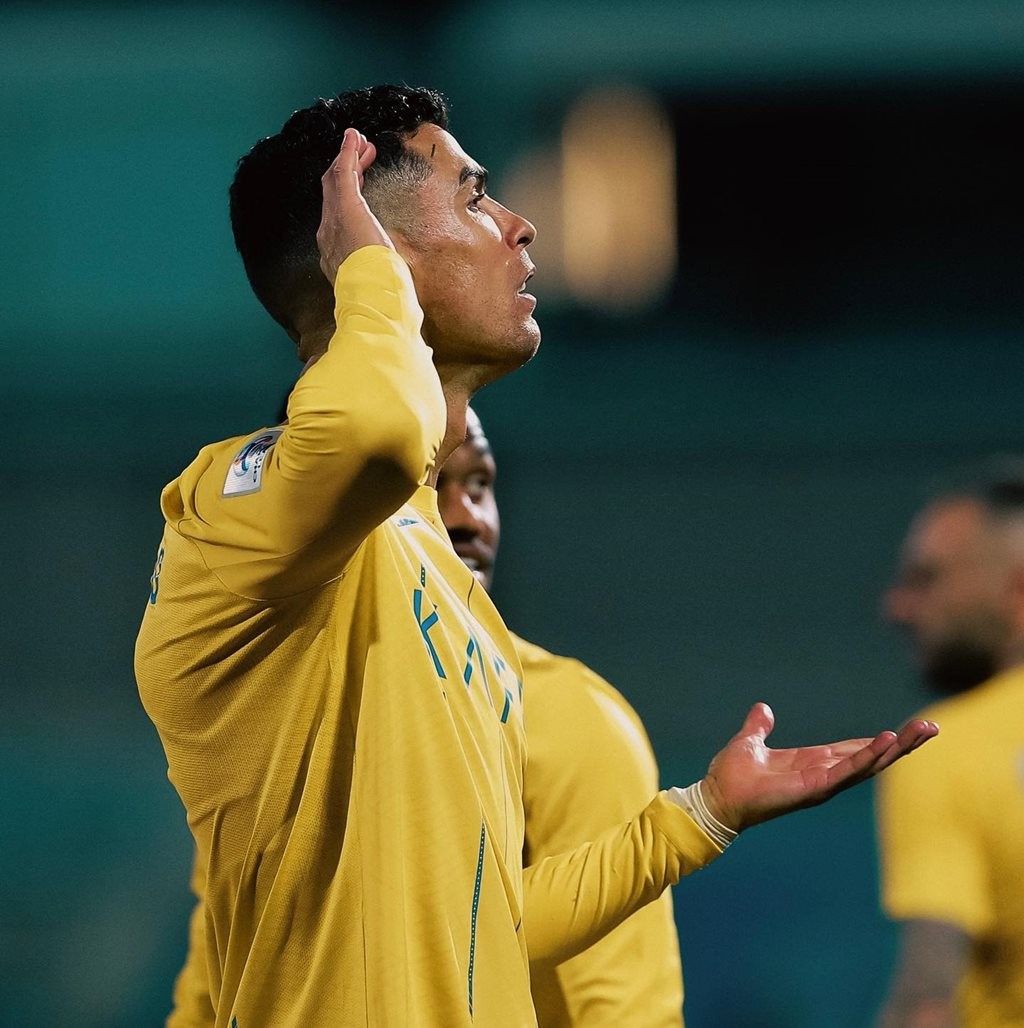 Cuối hiệp 1, Cristiano Ronaldo có cơ hội để mở tỷ số nhưng anh sút bóng trúng vào người thủ môn đội chủ nhà. Cuối hiệp 1, Cristiano Ronaldo có cơ hội để mở tỷ số nhưng anh sút bóng trúng vào người thủ môn đội chủ nhà.