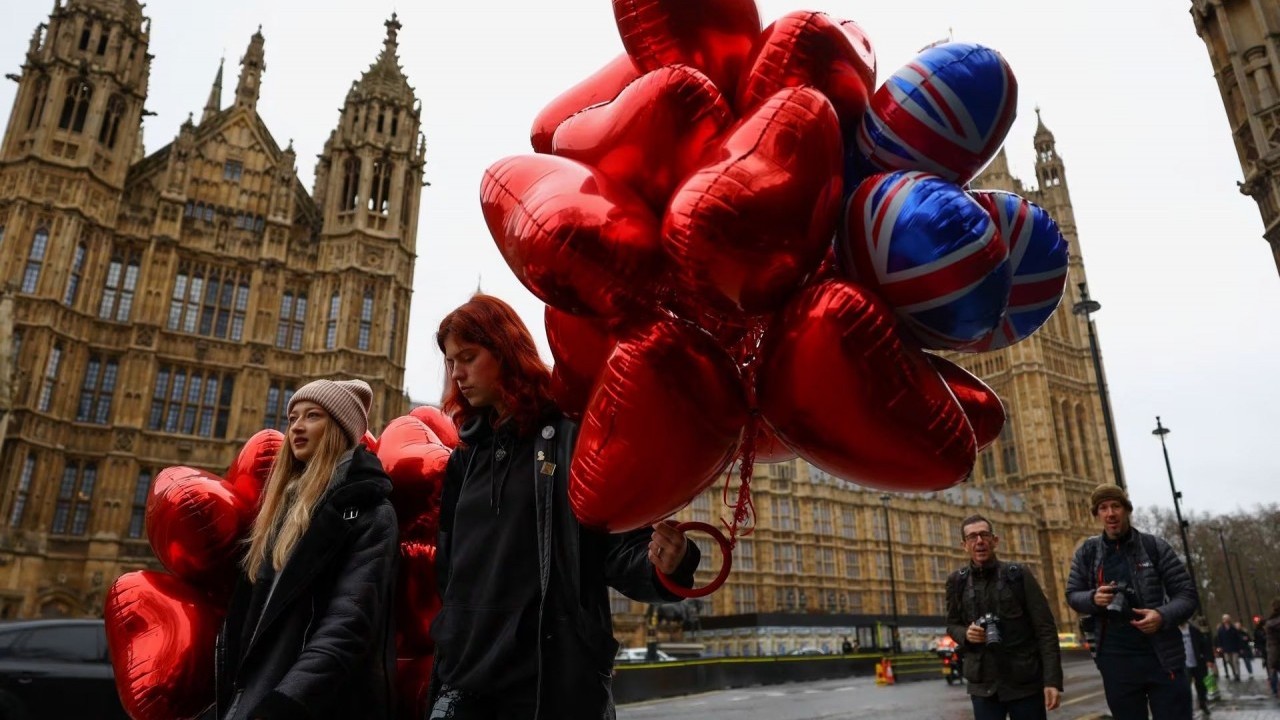 Những khoảnh khắc ngọt ngào trong ngày Valentine trên khắp thế giới