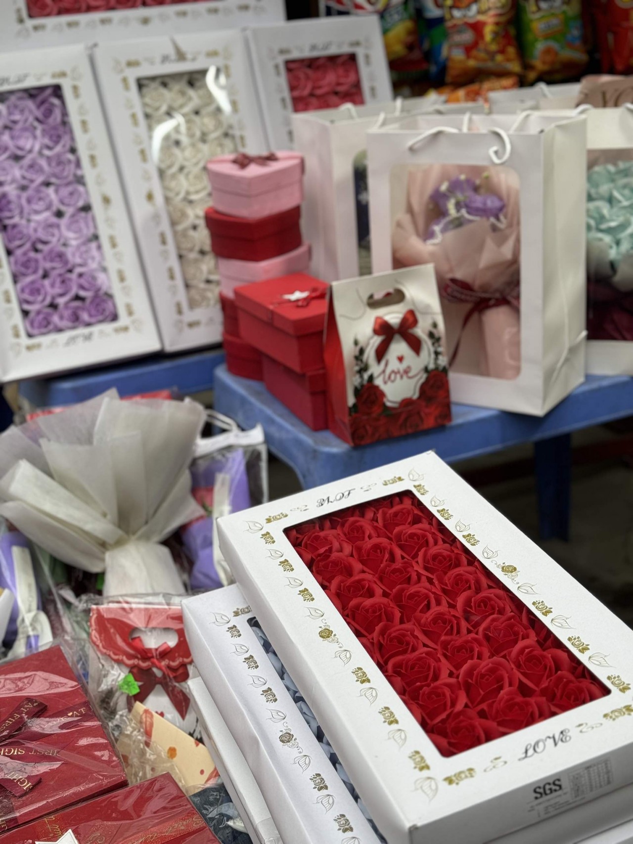 Những khoảnh khắc ngọt ngào trong ngày Valentine trên khắp thế giới