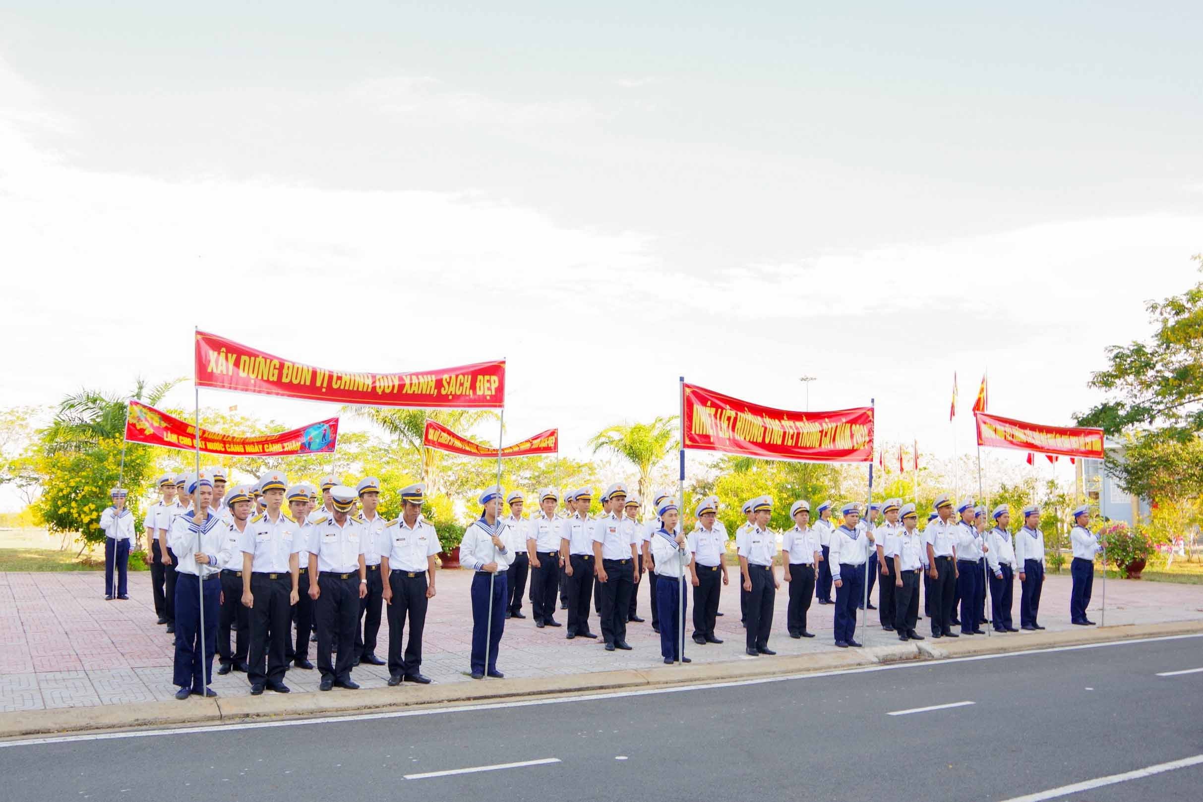 Lan tỏa phong trào trồng cây xanh trong lực lượng hải quân Lan tỏa phong trào trồng cây xanh trong lực lượng hải quân đầu năm mới