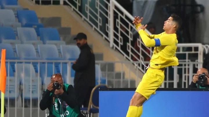 Sau khi ghi bàn vào lưới vào lưới Al Feiha, Cristiano Ronaldo lập kỳ tích trong làng bóng đá thế giới
