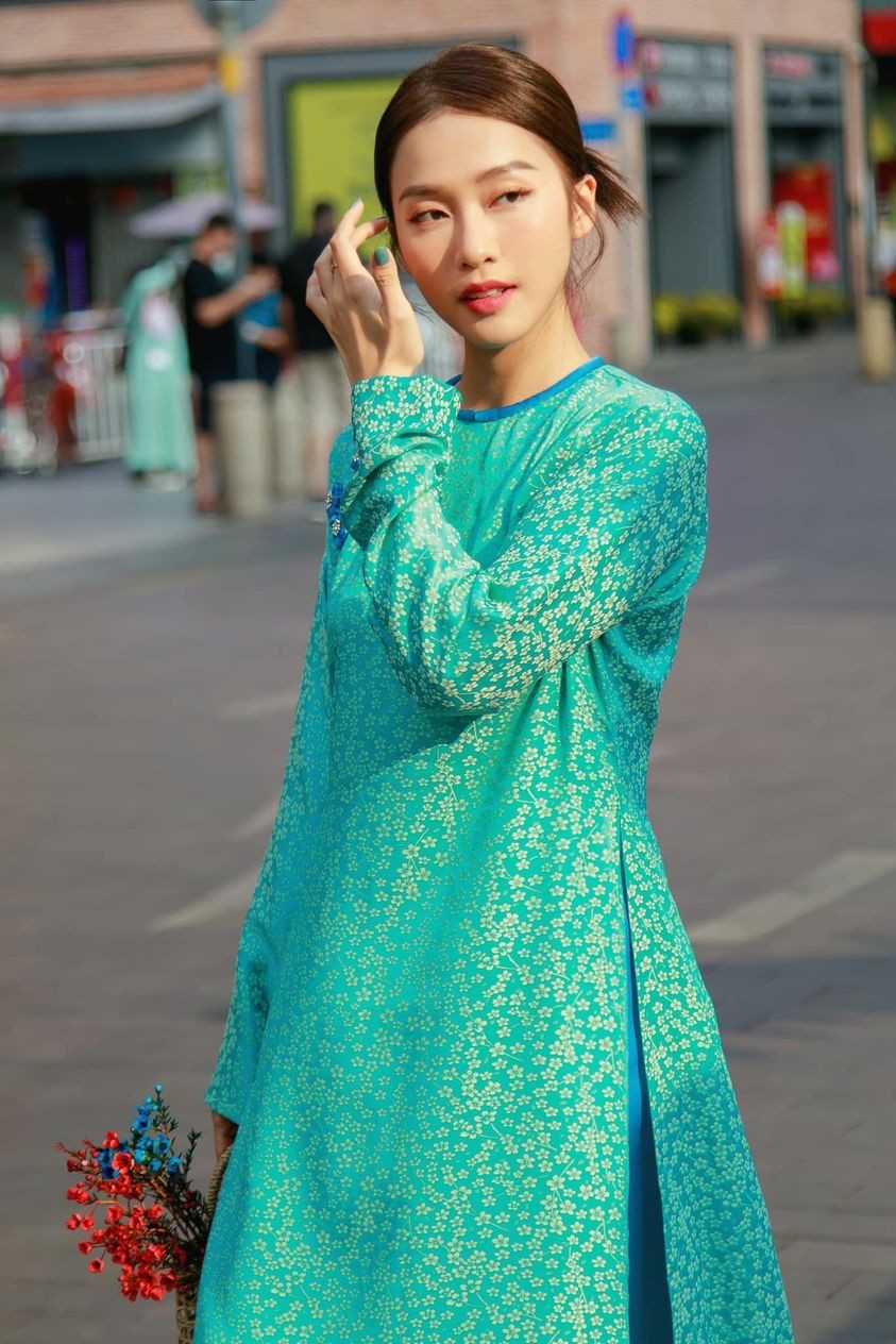 Khi diễn viên Khả Ngân diện áo dài