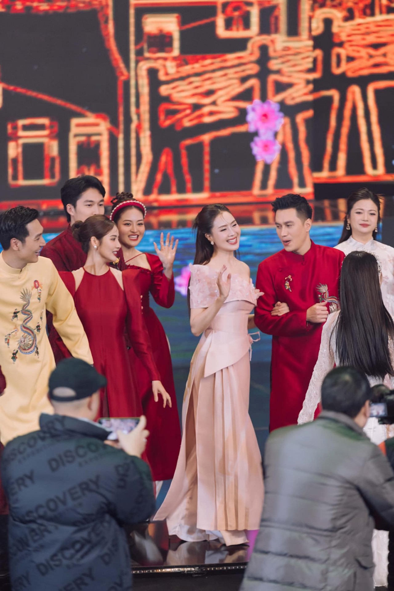 Hồng Diễm 'biến hình' thành thiếu nữ đôi mươi