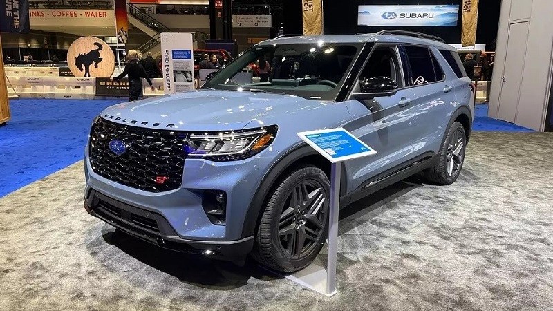 Cận cảnh Ford Explorer 2025 vừa ra mắt tại Mỹ, giá từ 41.220 USD