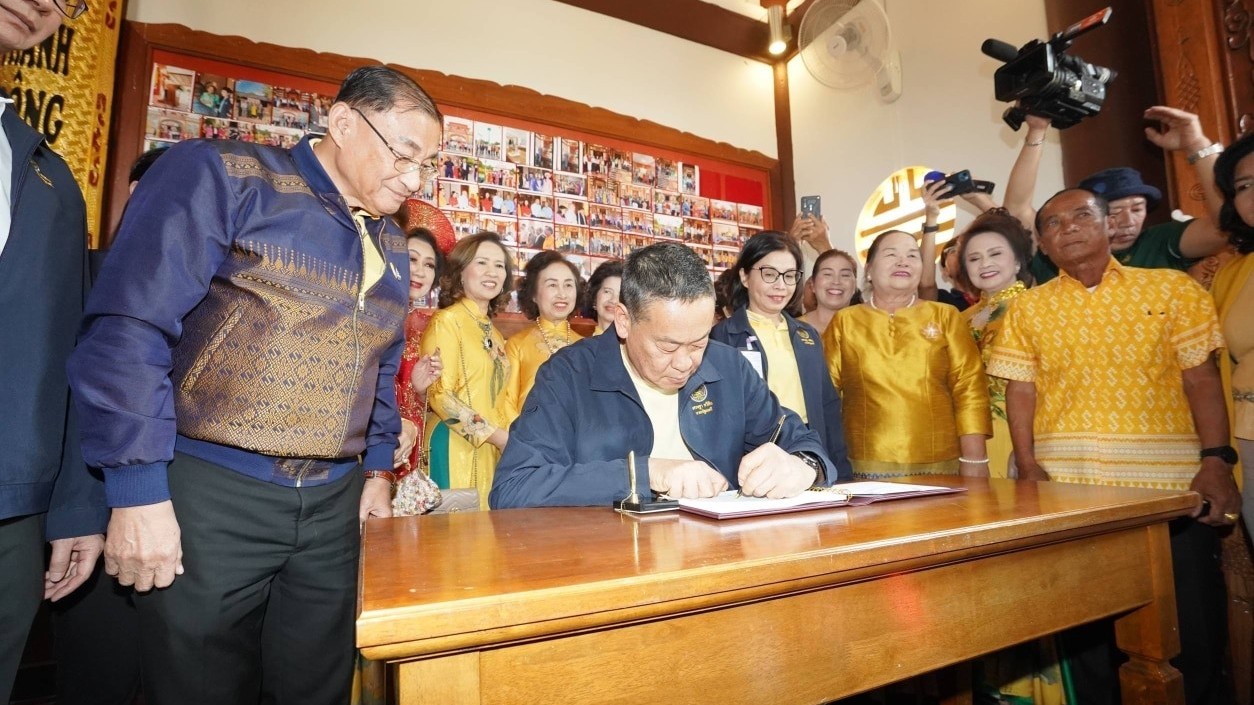 Thủ tướng Thái Lan thăm Khu tưởng niệm Chủ tịch Hồ Chí Minh ở tỉnh Nakhon Phanom