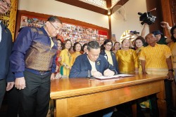 Thủ tướng Thái Lan thăm Khu tưởng niệm Chủ tịch Hồ Chí Minh ở tỉnh Nakhon Phanom