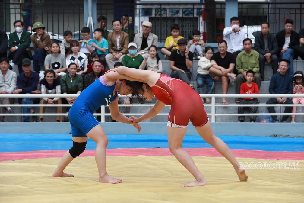 Hừng hực sức trẻ trên sới vật mùa xuân Bắc Ninh Hừng hực sức trẻ trên sới vật mùa xuân Bắc Ninh