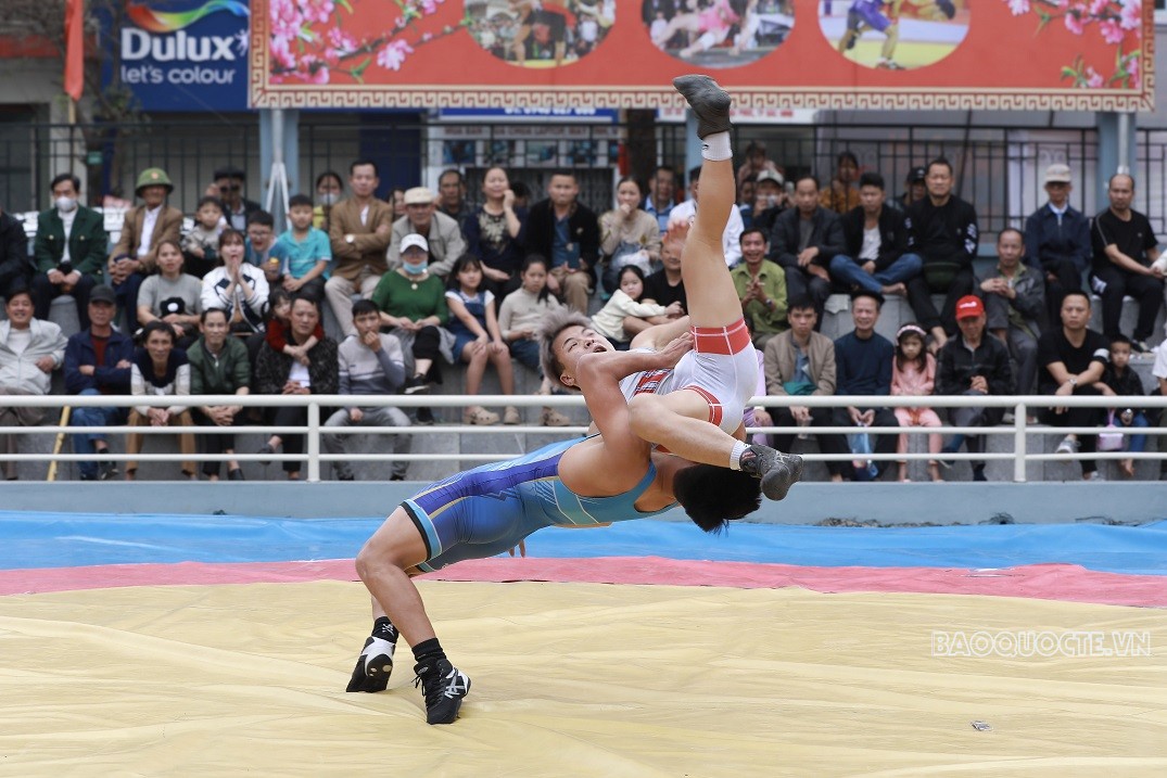 Hừng hực sức trẻ trên sới vật mùa xuân Bắc Ninh Hừng hực sức trẻ trên sới vật mùa xuân Bắc Ninh